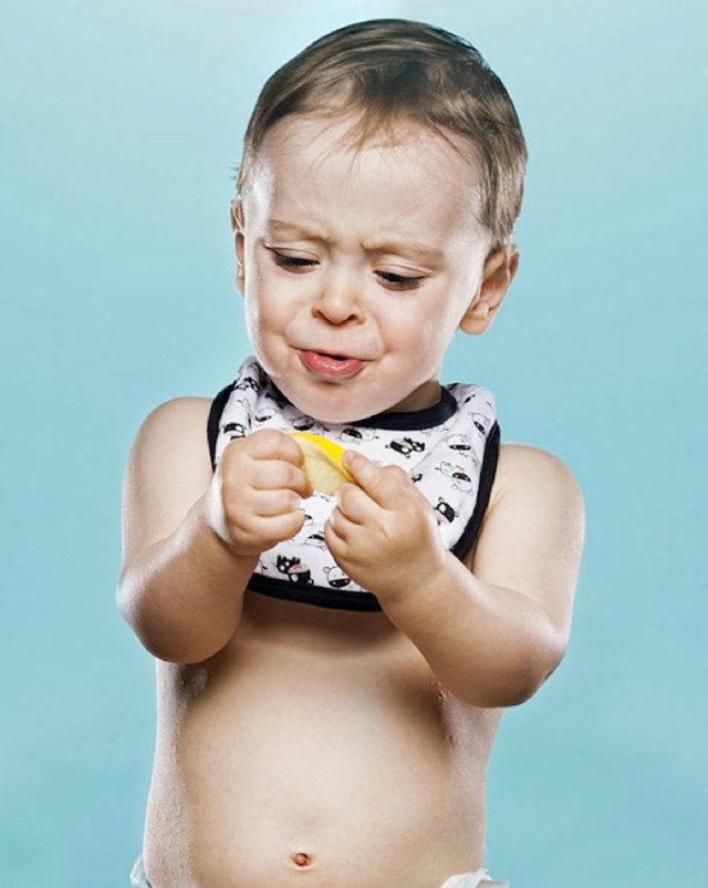 Kid-tasting-lemon-4